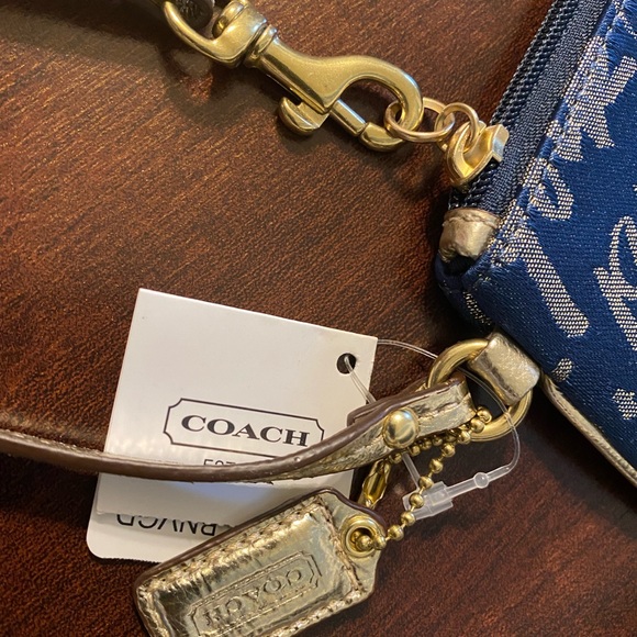 Coach Wristlet - Picture 4 of 8